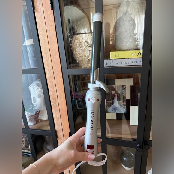 Beachwaver Pro 1 curling iron rotating 1.25” barrel hair styling tools - Picture 6 of 6